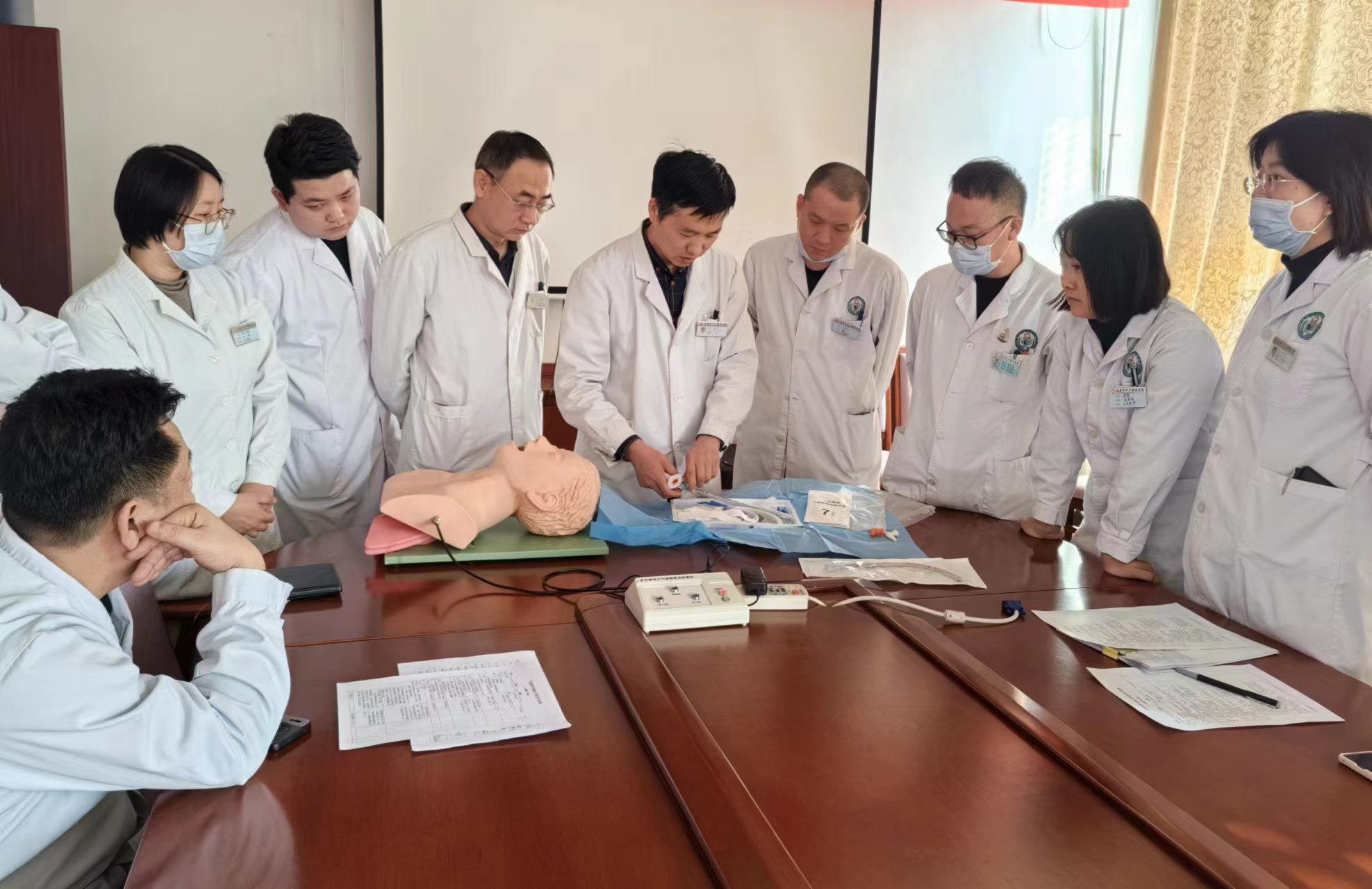 【时讯动态】勤练兵 强技能----我院开展气管插管技能培训
